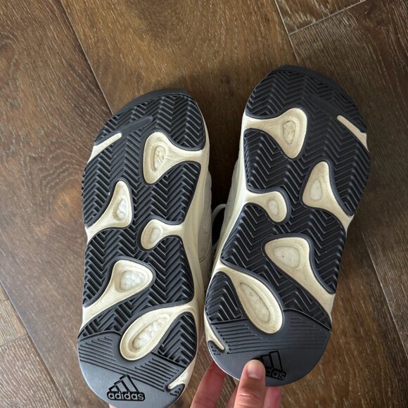 adidas Yeezy Boost 700 - Analog - Picture 7 of 9